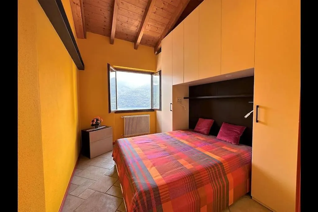 Glittering Lake View Carate Urio Italia